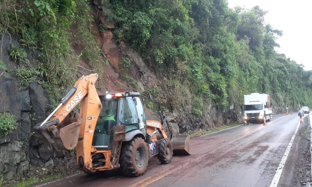 Queda De Barreira Liberado Os Dois Sentidos Da BR 116 Entre Picada