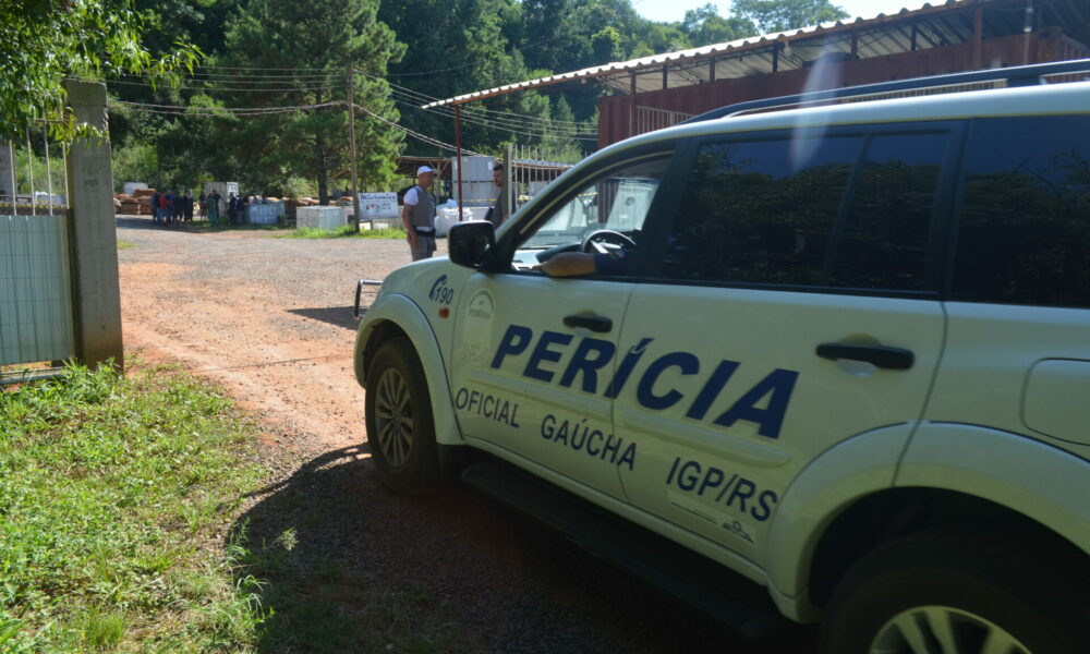 Perícia chega na Microniza para apurar as causas do incêndio, em