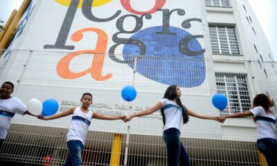 Netflix começa a cobrar pelo compartilhamento de senhas no Brasil - Jornal  O Diário