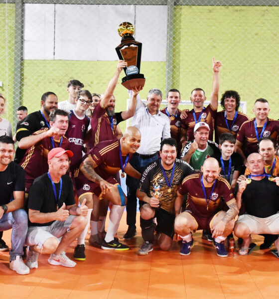 Pouca Bola / Bebi’s é campeão da Série Ouro do Futsal Veterano (CRÉD: ADRIANA RABASSA)
