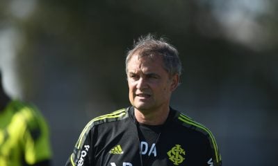 Aguirre durante treinamento da equipe