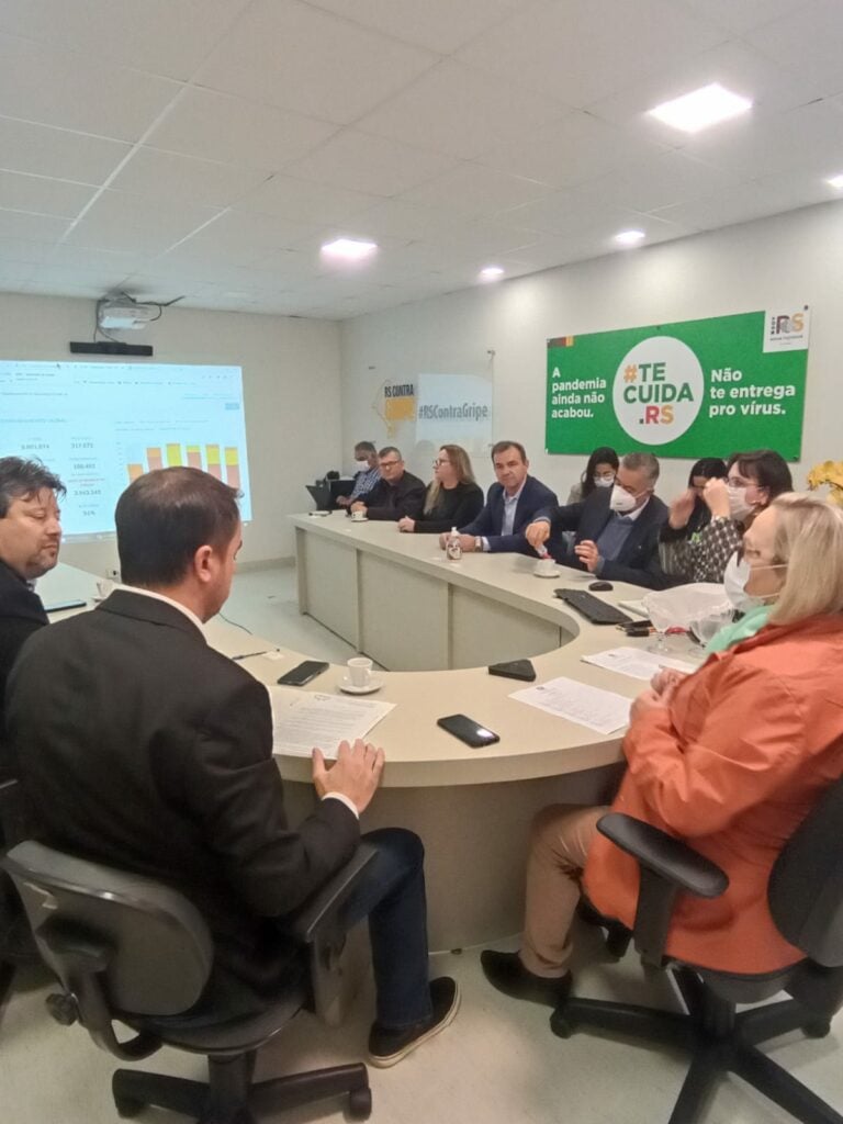 Jerri comandou a reunião com a secretária (foto Silvia Trovo)