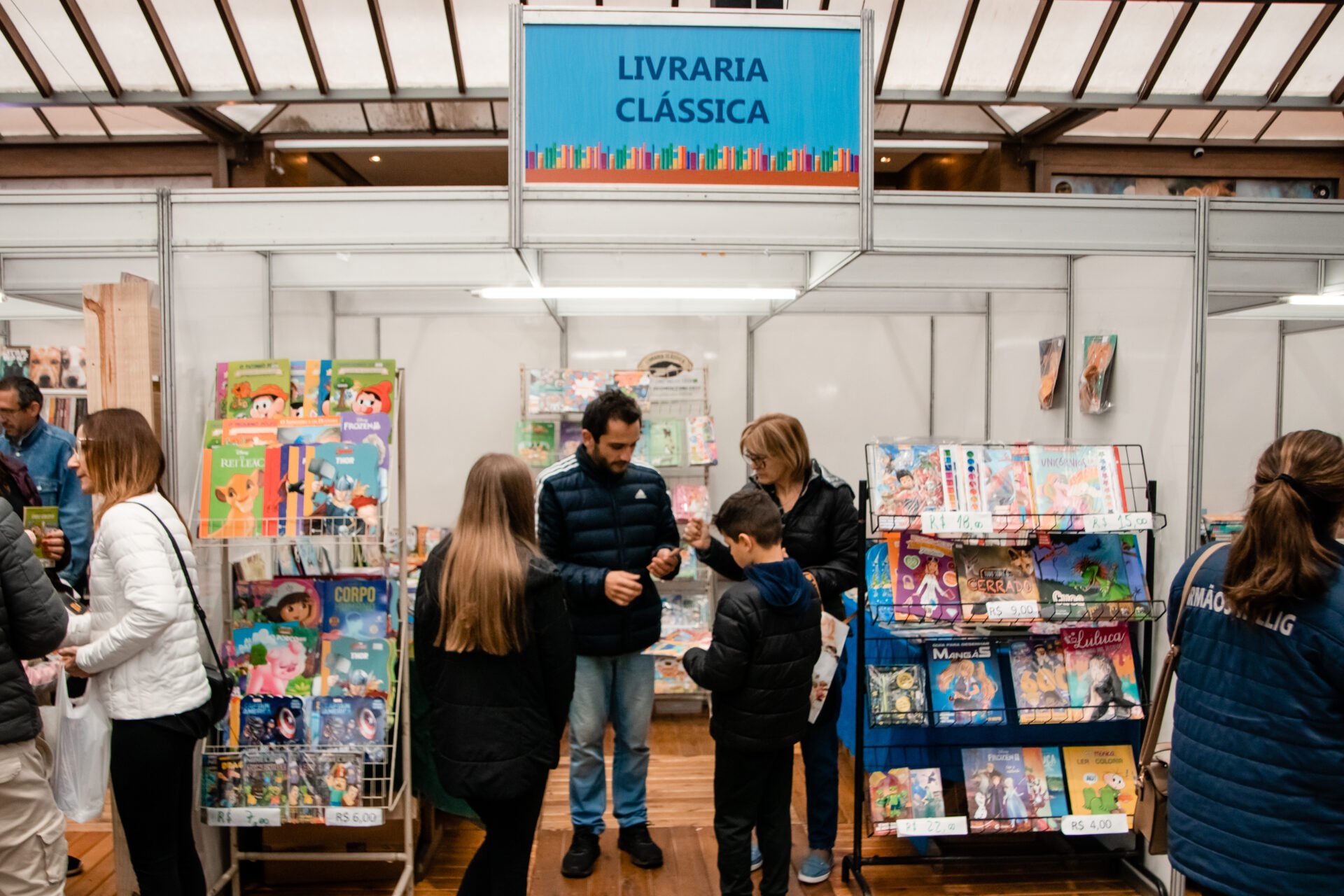 Feira do Livro ocorre entre o final de novembro e início de dezembro (CRÉD. DIVULGAÇÃO)