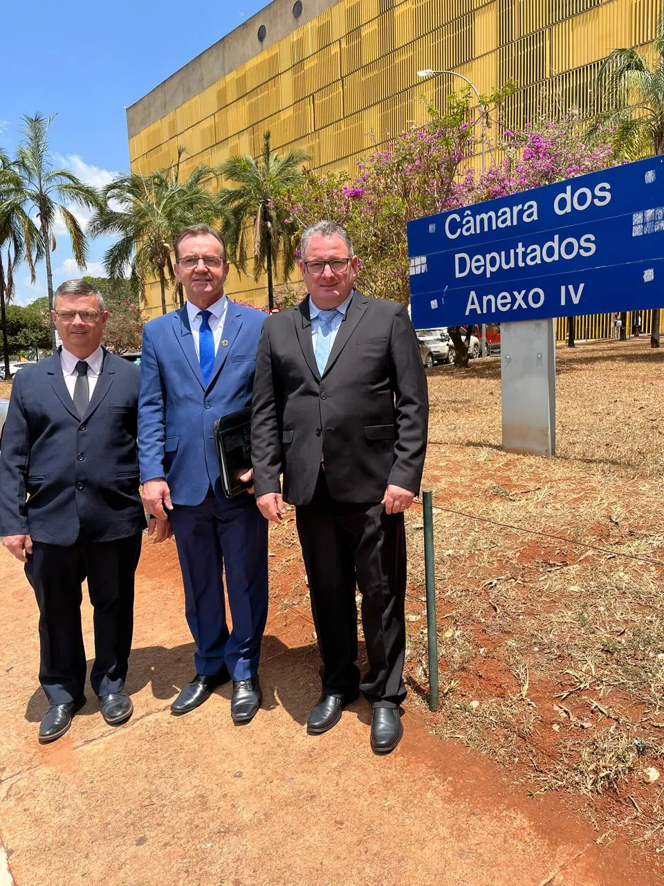 O prefeito Gaspar Behne acompanhado do presidente da câmara de LC: Alcírio Wiedthauger e vereador Márcio Cardoso