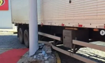 Carreta na contramão