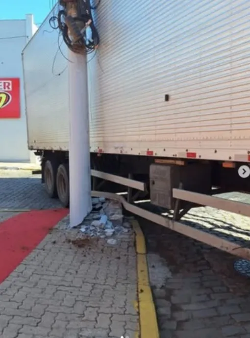 Carreta na contramão