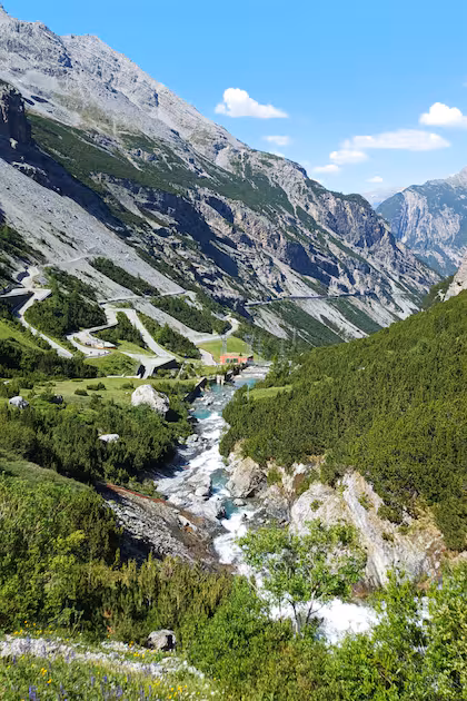 Além de pedalar, os paisagens convidam a desfrutar dos Alpes